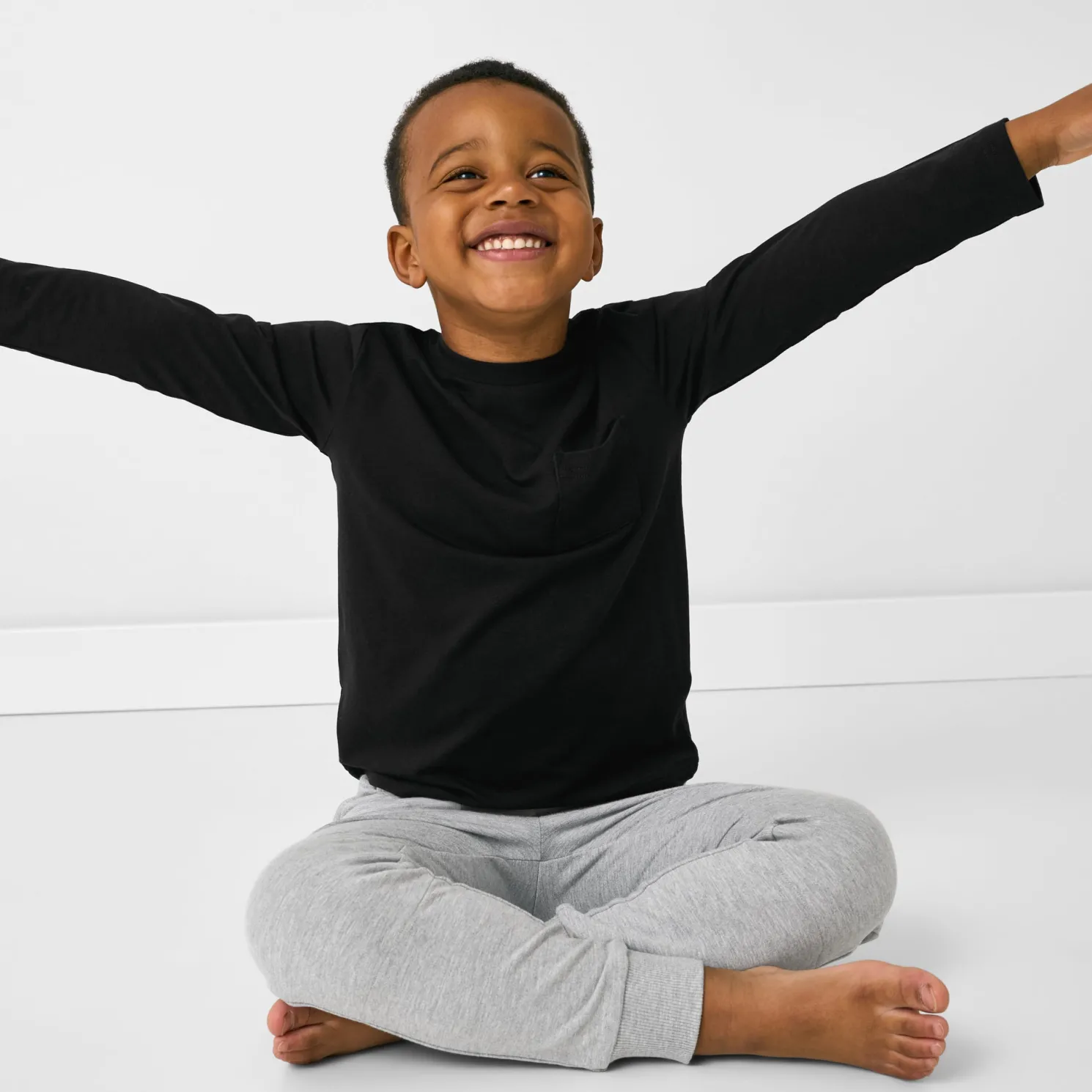 Black Relaxed Pocket Tee