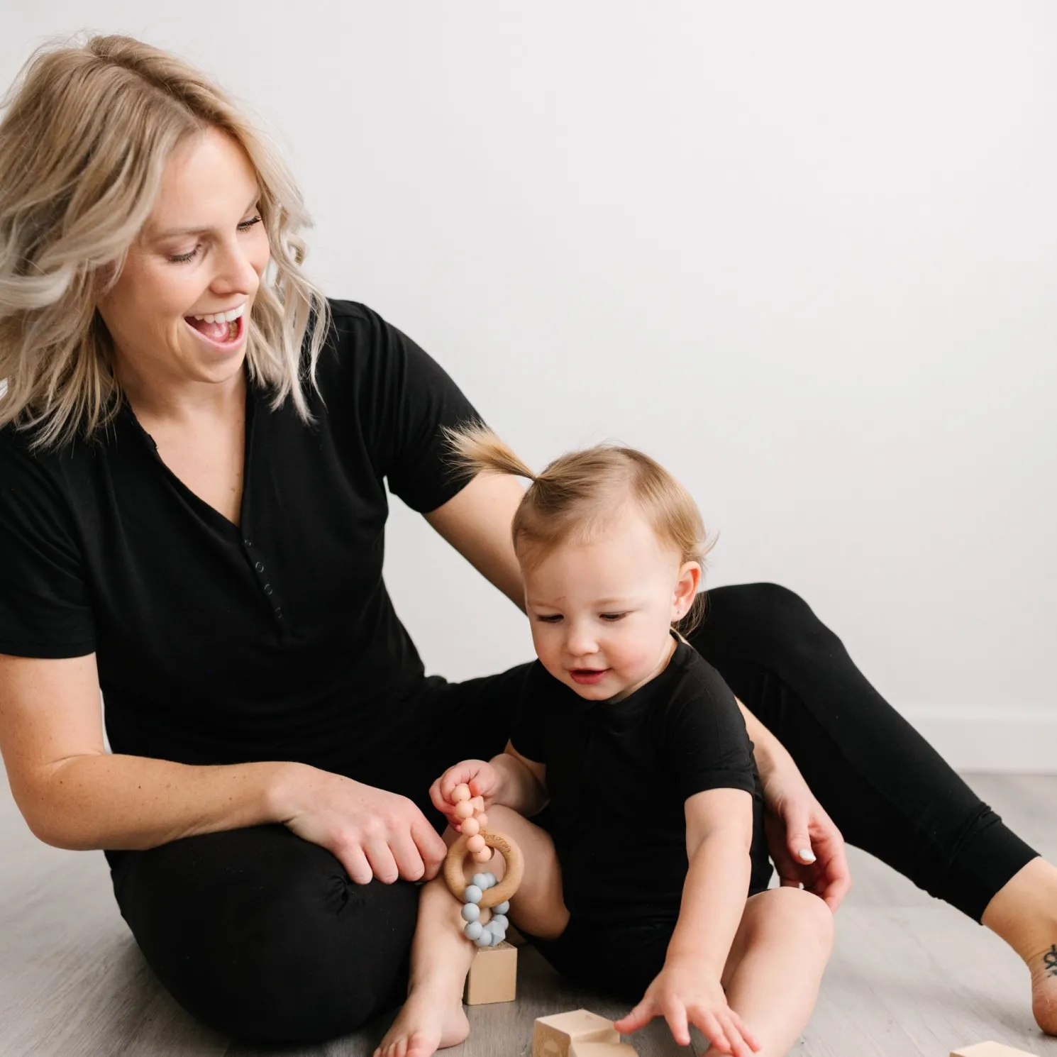 Black Women's Short Sleeve Pajama Top