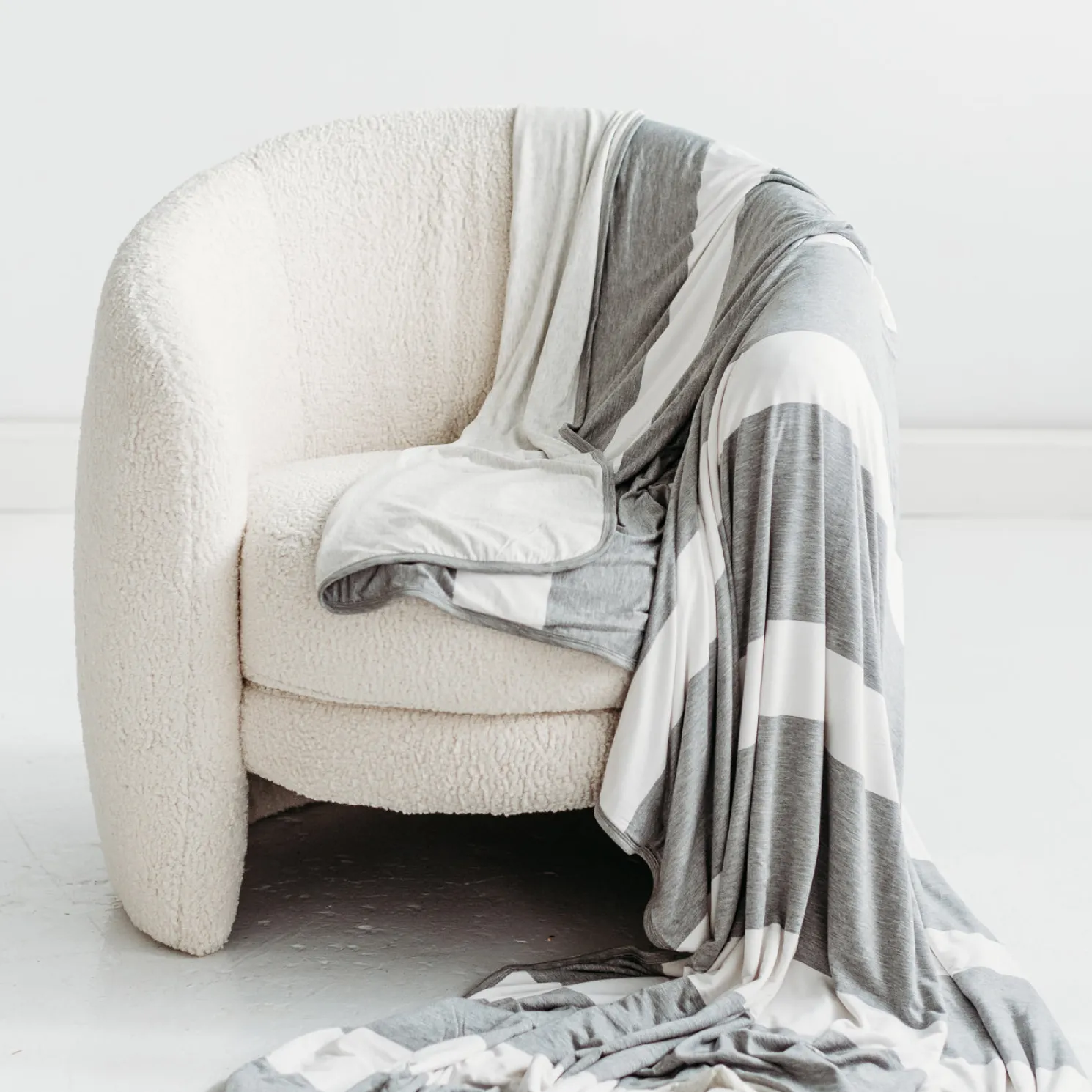 Heather Gray Wide Stripe Oversized Cloud Blanket®