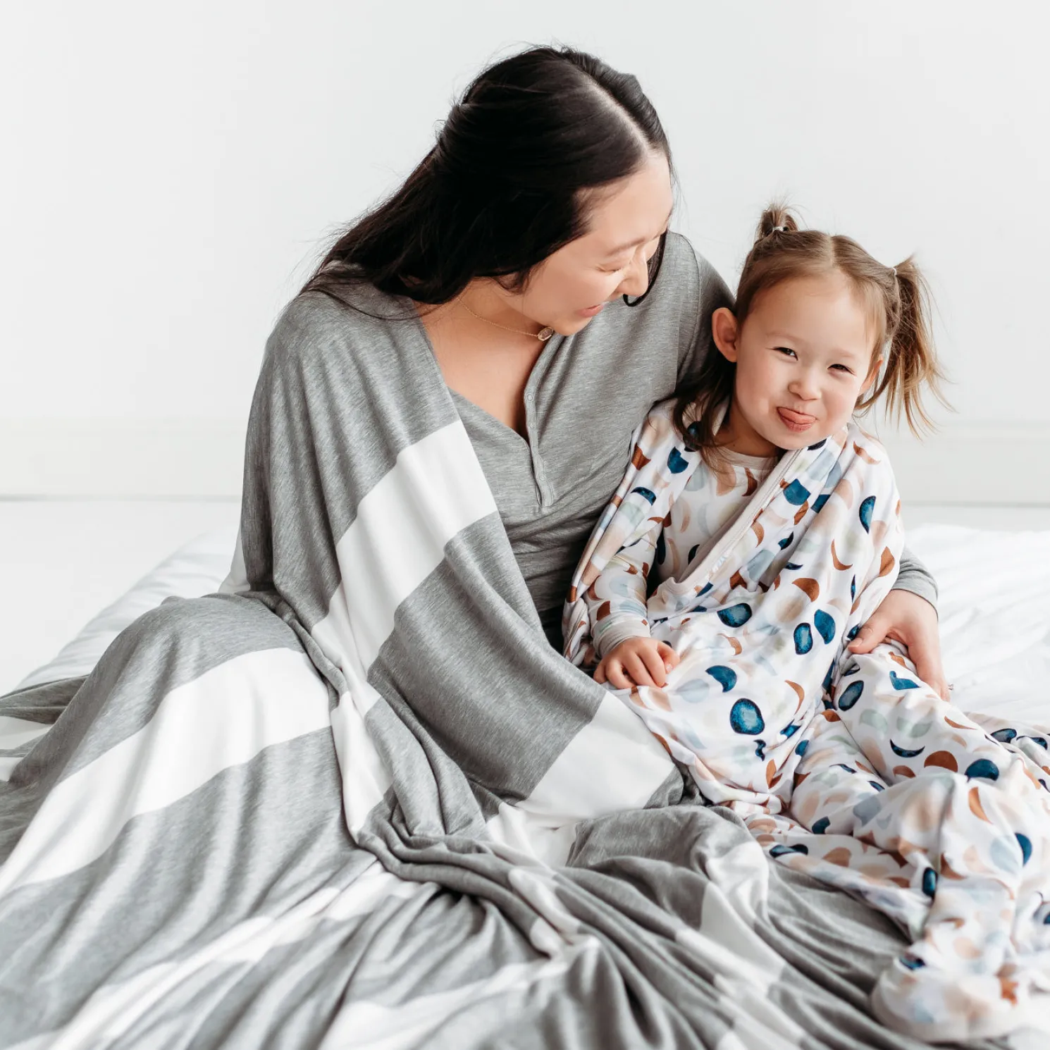 Heather Gray Wide Stripe Oversized Cloud Blanket®