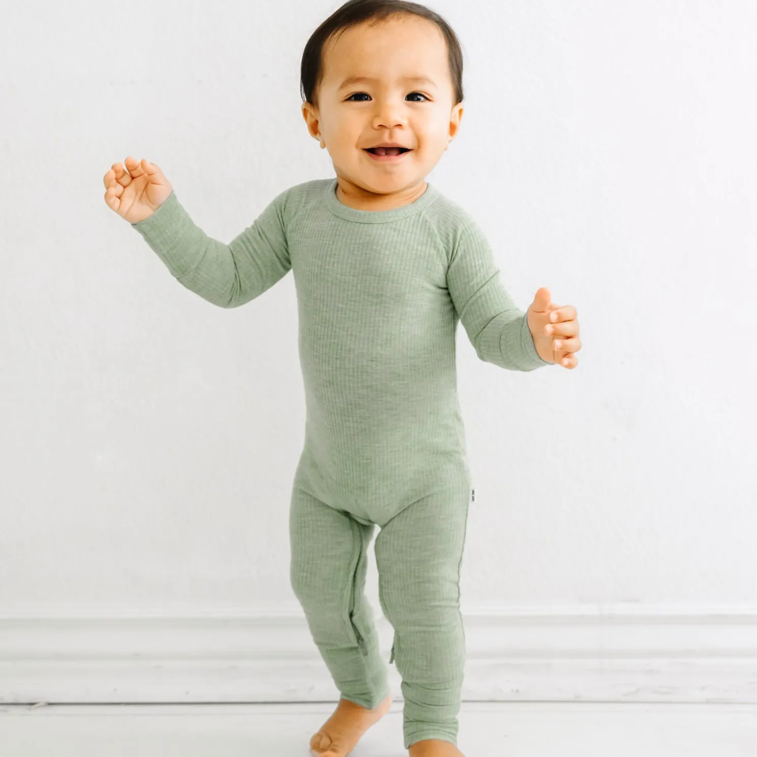 Heather Sage Ribbed Crescent Zippy