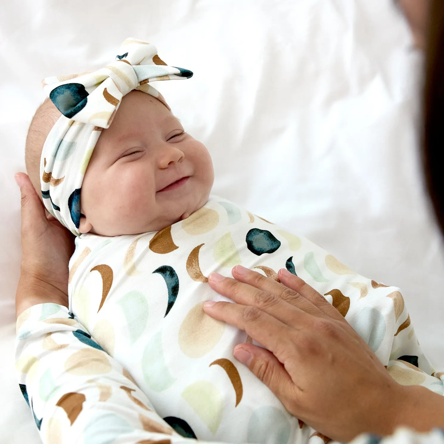 Luna Neutral Swaddle & Luxe Bow Headband Set