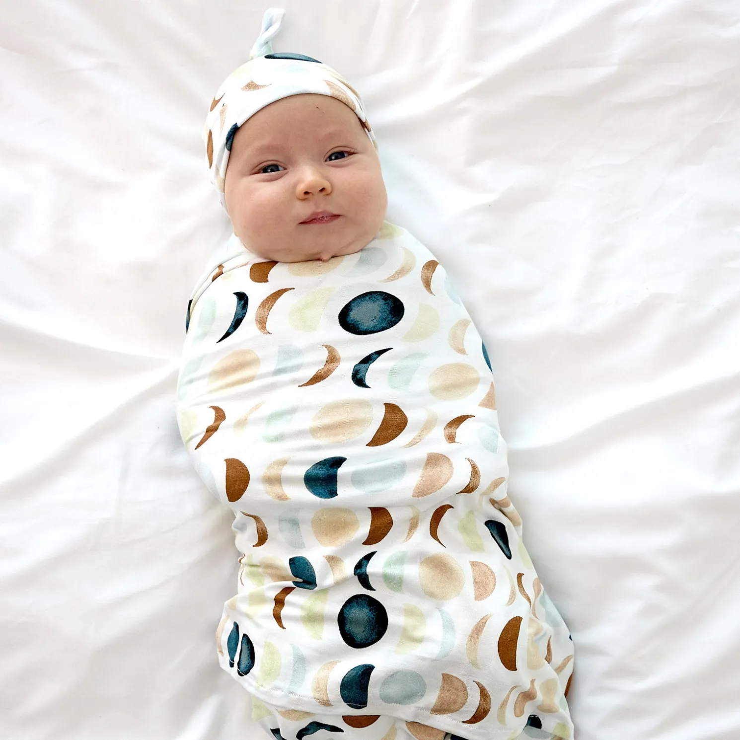 Luna Neutral Swaddle & Hat Set