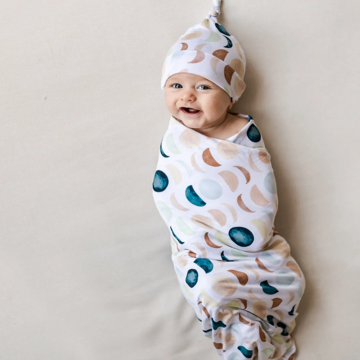 Luna Neutral Swaddle & Hat Set