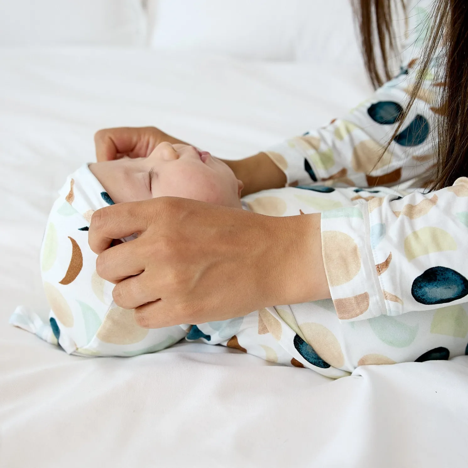 Luna Neutral Swaddle & Hat Set