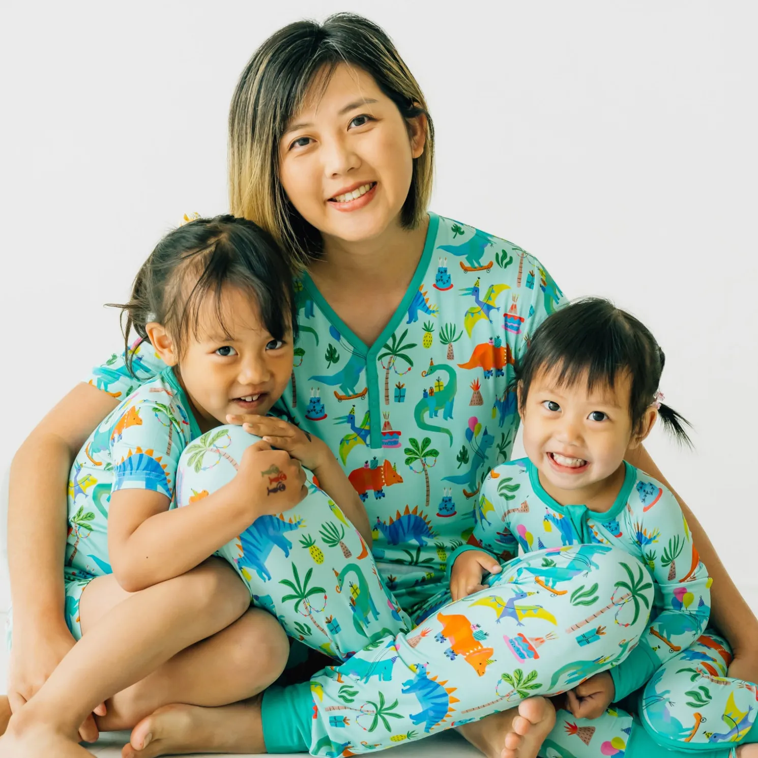 Prehistoric Party Women's Short Sleeve Pajama Top